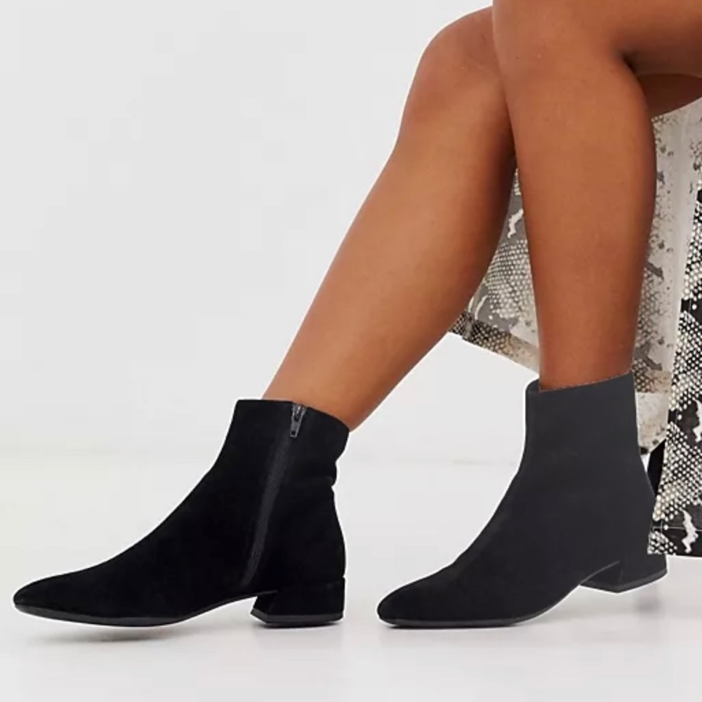Elegant Black Ankle Boots